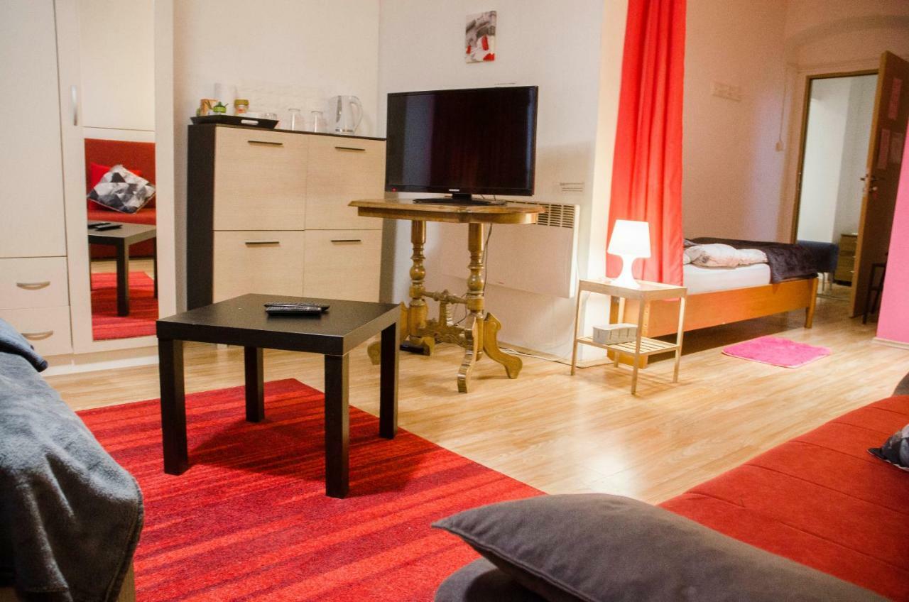 Rooms And Apartment Veral-Ka Karlovac Ngoại thất bức ảnh